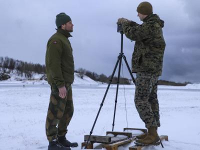 mws-two-srvc-members-installing-snowy-field1