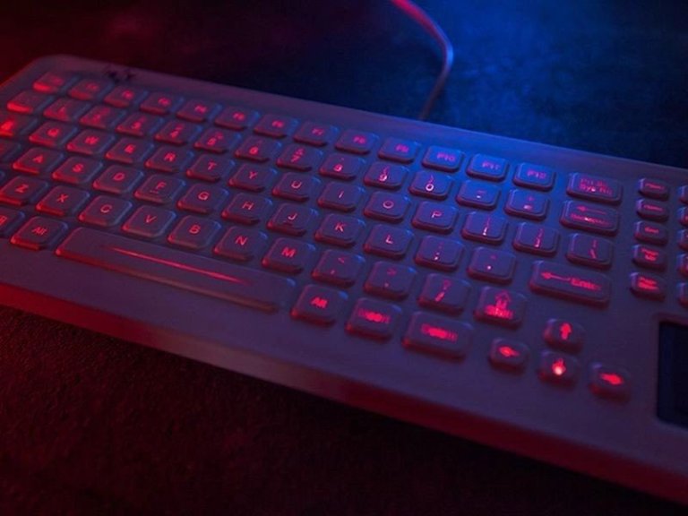 SLK-102-TP-FL zmywalna uszczelniona klawiatura medyczna z touchpadem 2